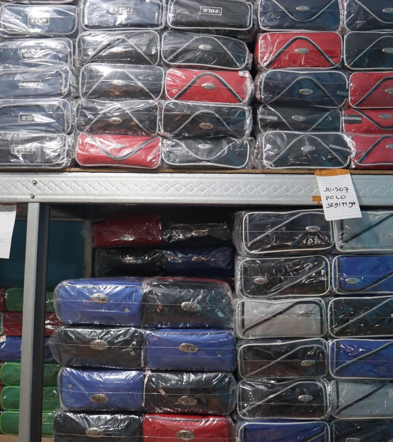 Gudang stok alat tulis kantor TKU siap didistribusikan